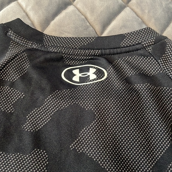 Boys SZ YLG UNDER ARMOUR Black Camo Dr-Fit short sleeve shirt - Picture 6 of 6